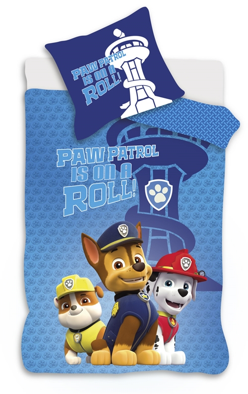 Se Paw Patrol Juniorsengetøj 100x140 cm - Paw Patrol Is on a roll - Vendbart design - 100% bomuld hos Dynezonen.dk